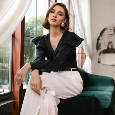 SHEIN V-neck Blouse