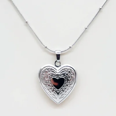 NEFERU Sacred Heart – Silver Etched Vintage Locket
